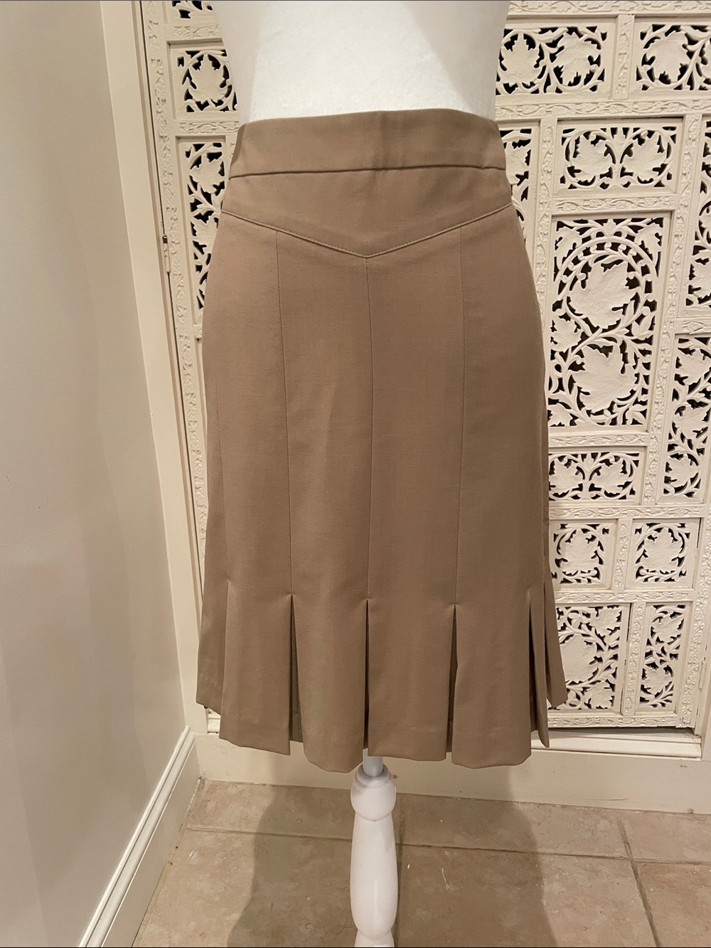 Club Monaco beige / khaki Midi Skirt with Pleated Hem